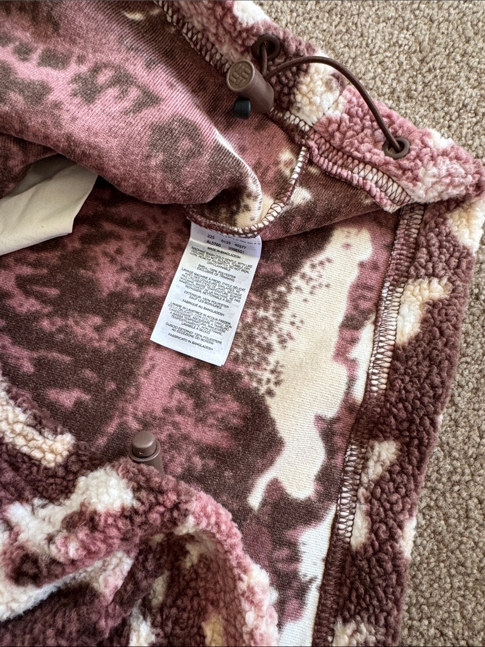 Columbia Mountain Sherpa Maroon & Cream Patterned Pullover Fleece - Size Medium - Picture 4 of 7
